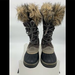Sorel Joan of Arc, size 9.5, gray in color